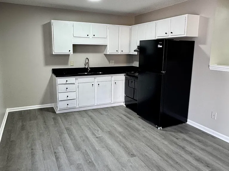 3209 Summer Pl #5 — Photo 2