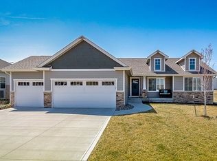 706 NW Ridgeline Ct, Ankeny, IA 50023