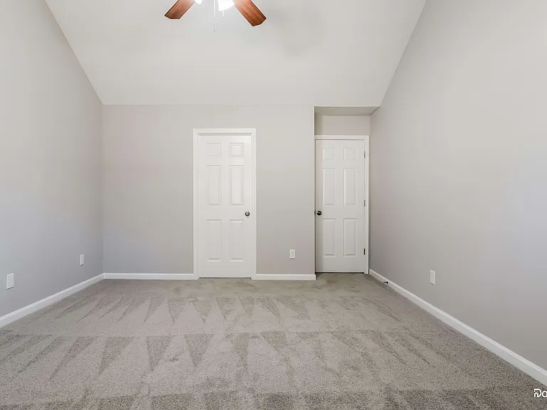 2323 Heatherton Cir — Photo 12
