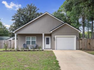 160 Oak Ln, Crestview, FL 32536