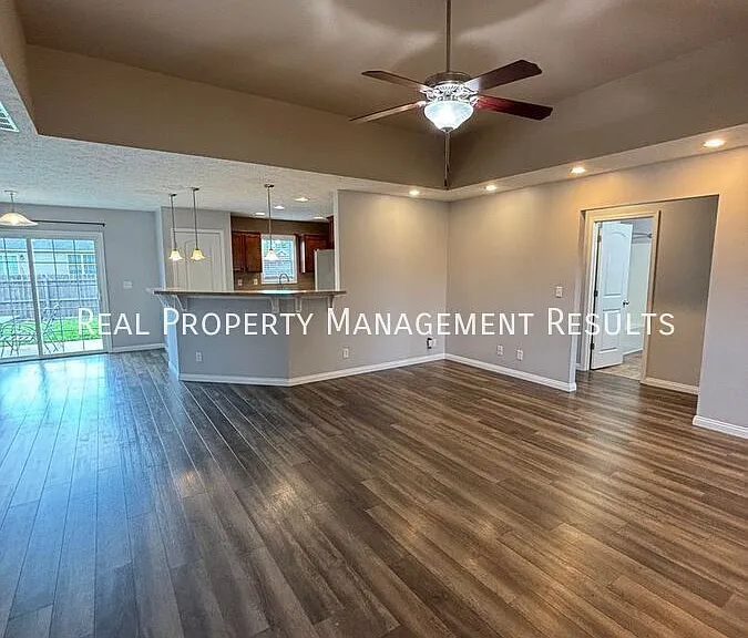 4789 Imperial Dr — Photo 2