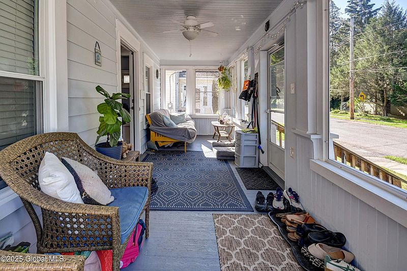 4th image of 12 Larkin Street