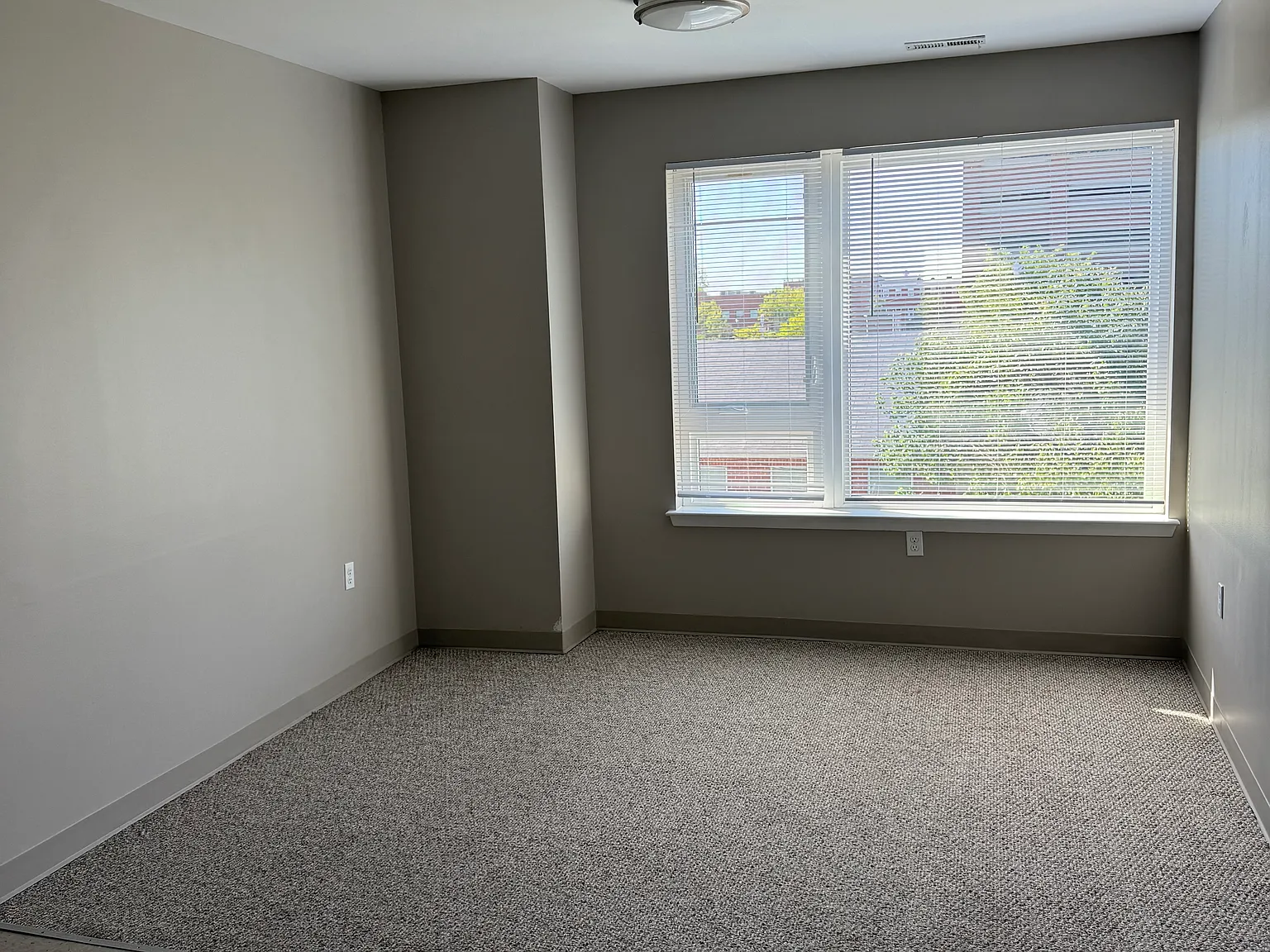 1 bed, 852 sqft, $950 — Photo 1