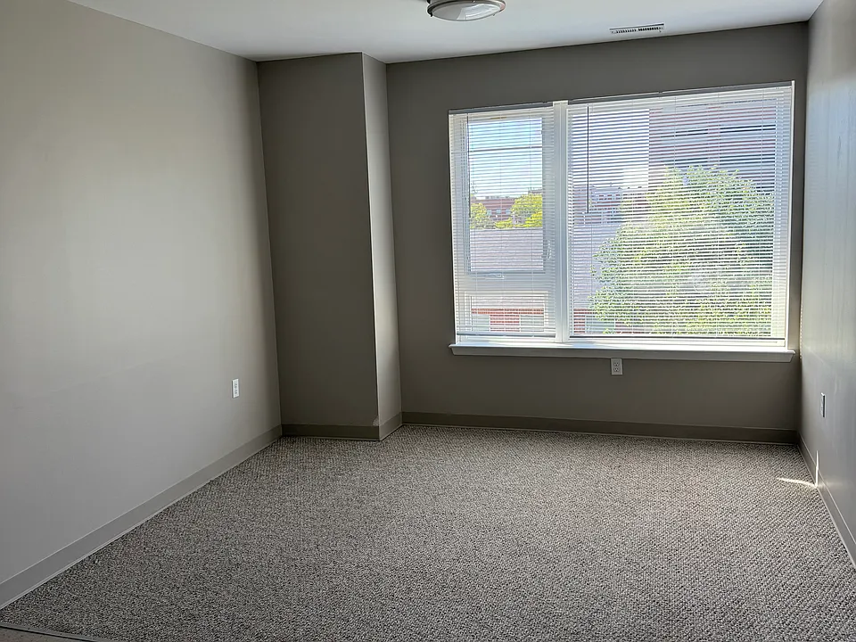 863 W Fayette St