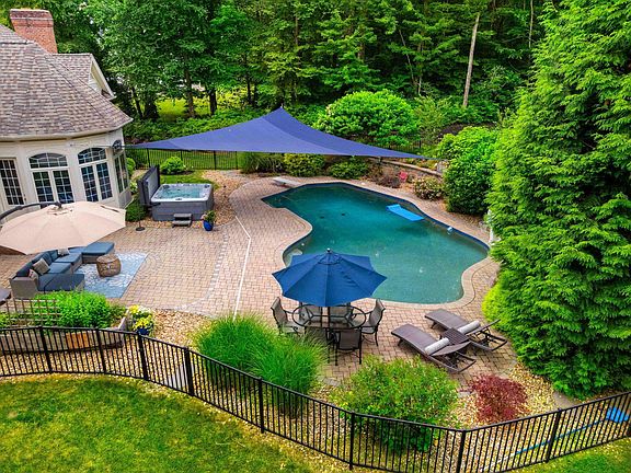 4th image of 43 Newfane Road
