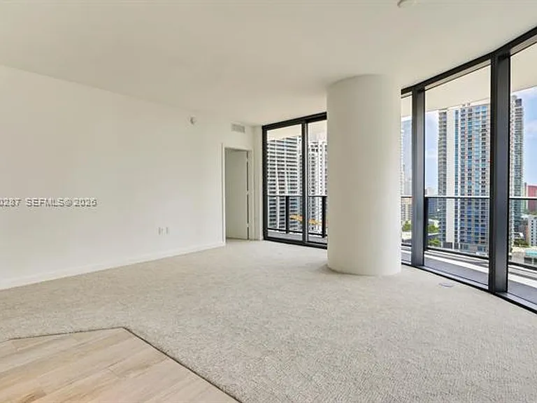 45 SW 9th St #CU-1806 — Photo 11