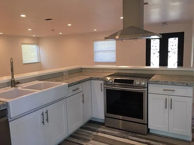 4 bed, 2015 sqft, $1,950 — Photo 2