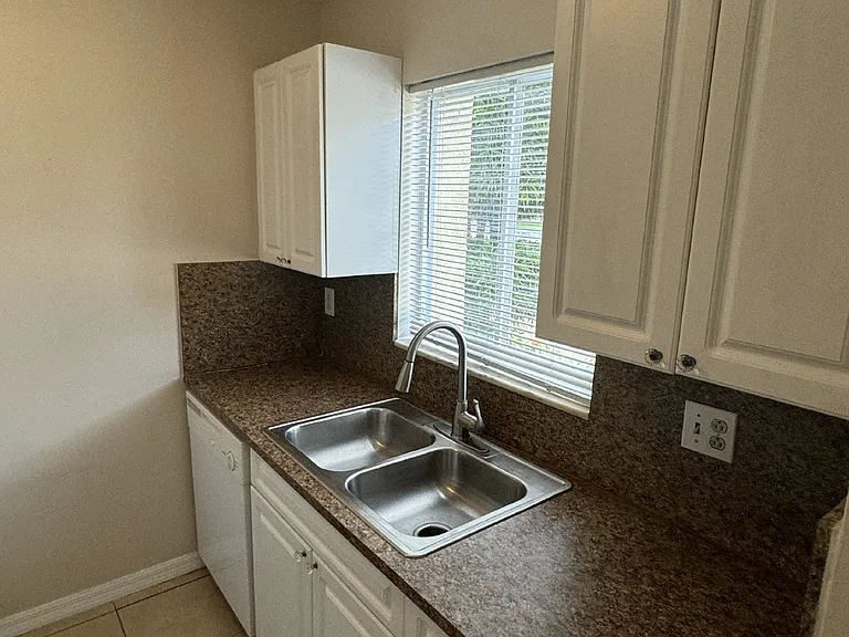 3206 W Azeele St #100 — Photo 10