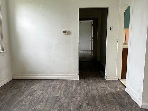 3rd image of 124 N Rile St