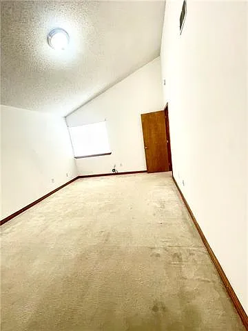 724 Vouray Dr #C — Photo 12