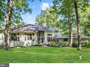 2 Meadowbrook Dr, Shamong, NJ 08088