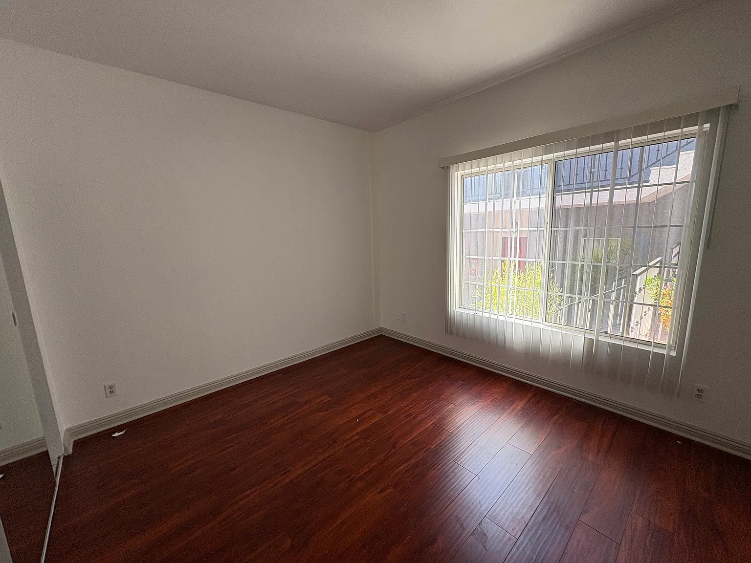 2 bed, 990 sqft, $3,095 — Photo 3
