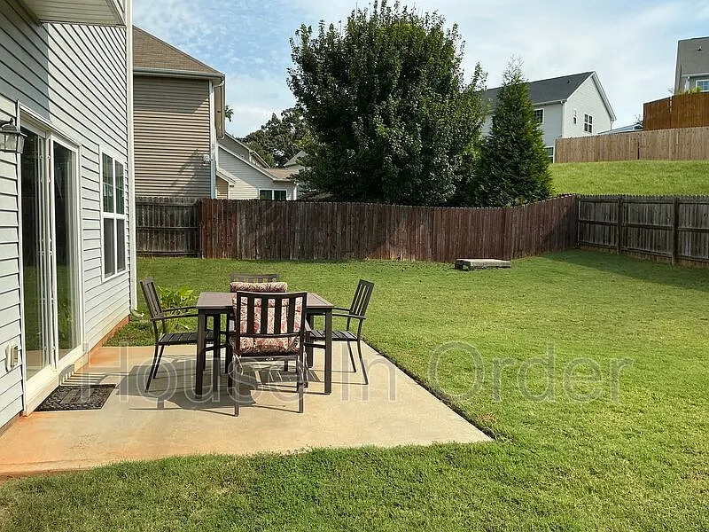 3 bed, 2.0 bath, 1795 sqft, $1,995 — Photo 4