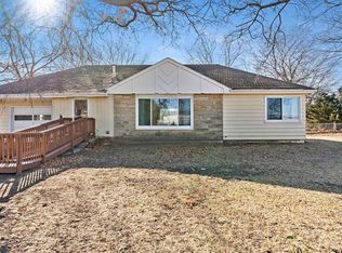 917 E Langsford Rd, Lees Summit, MO 64063