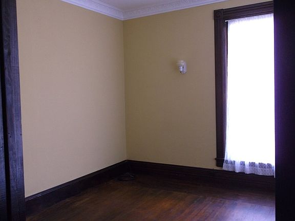 5th image of 111 N Drake St