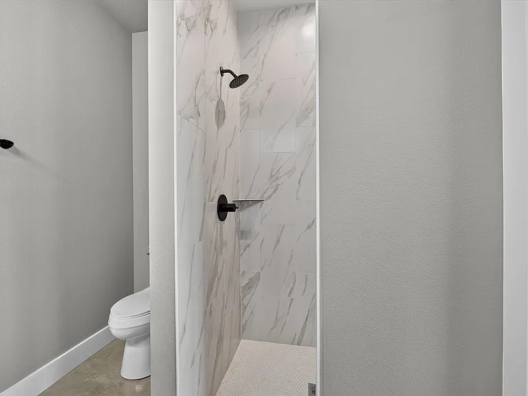 2817 Clinton Ave — Photo 20