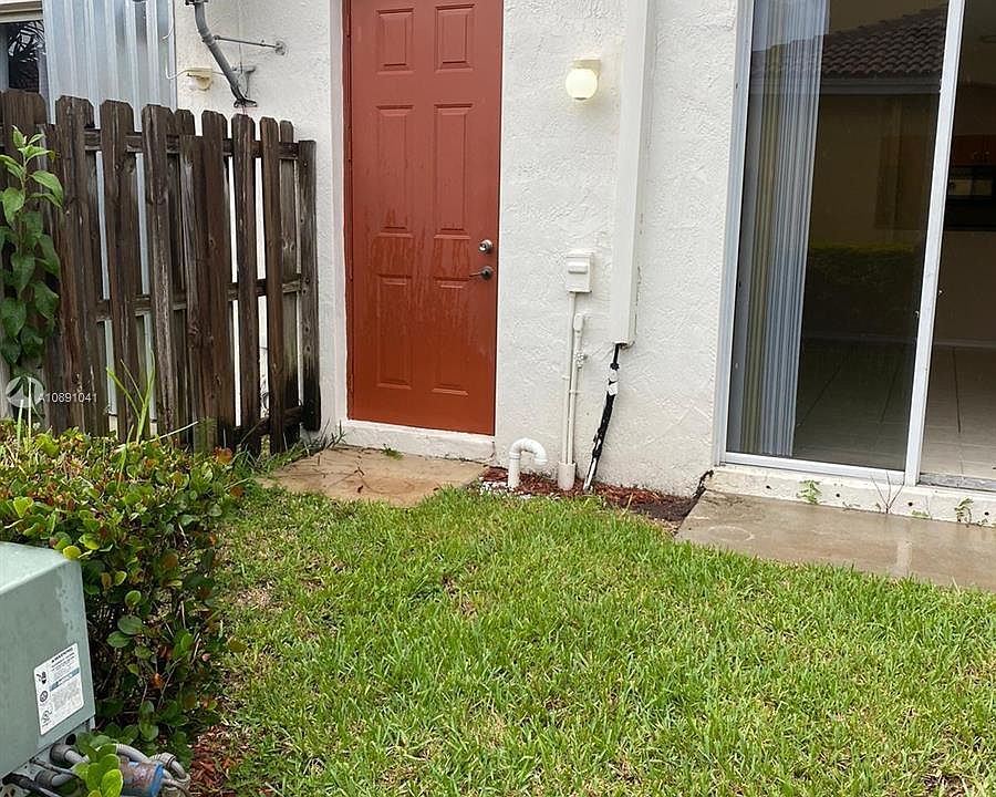 1st image of 4284 NE 10th Ct #4284