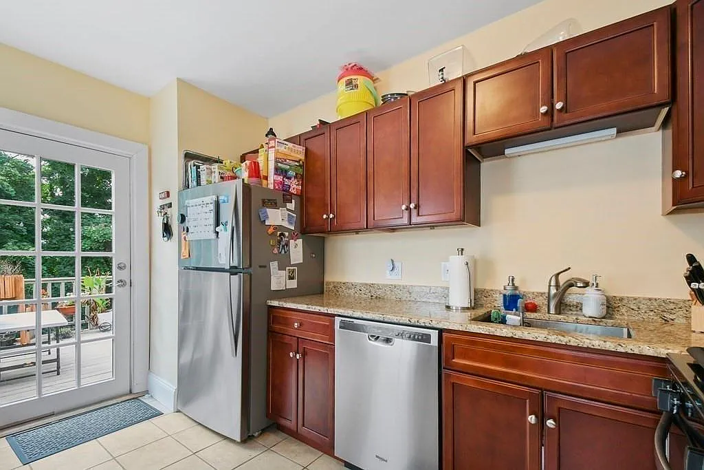 Building Photo - 349 Crescent St #2