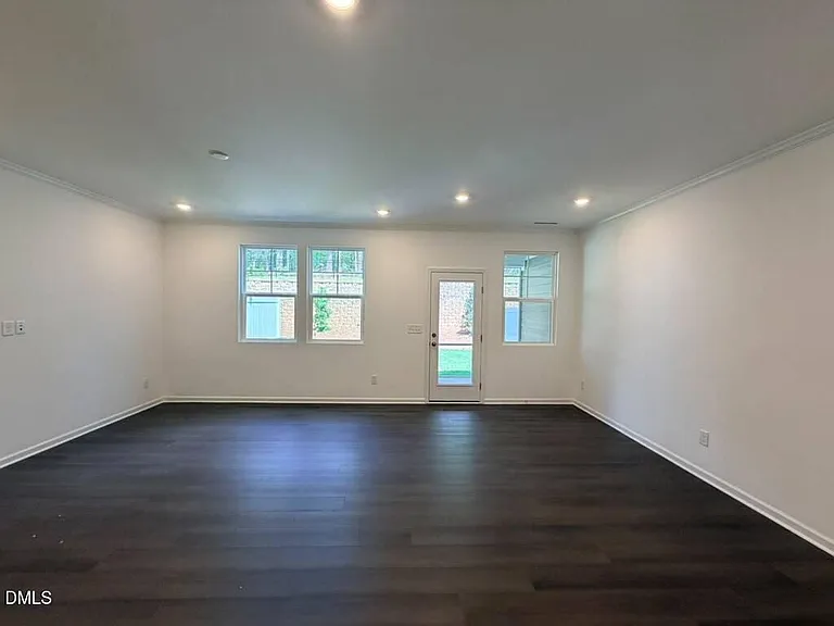 228 Deercroft Dr — Photo 5
