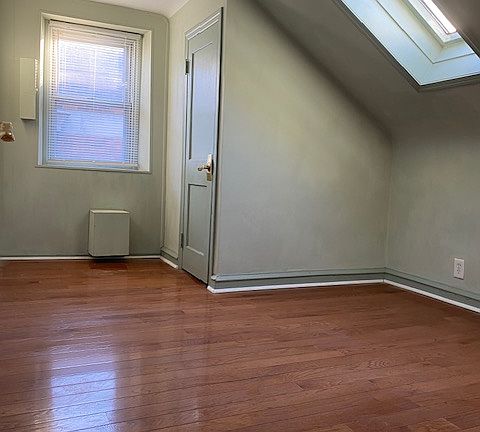 4th image of 7980 Oxford Ave