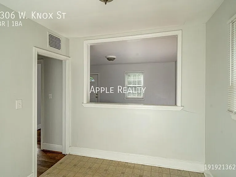 2306 W Knox St — Photo 4