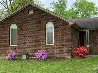 615 Stivers Rd, Woodlawn Park, KY 40207