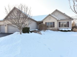 860 Red Hawk Dr, Antioch, IL