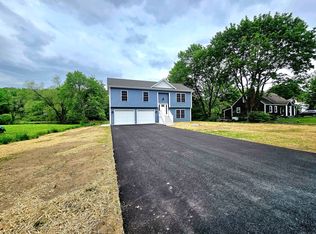24 Meadow Dr, Gales Ferry, CT 06335
