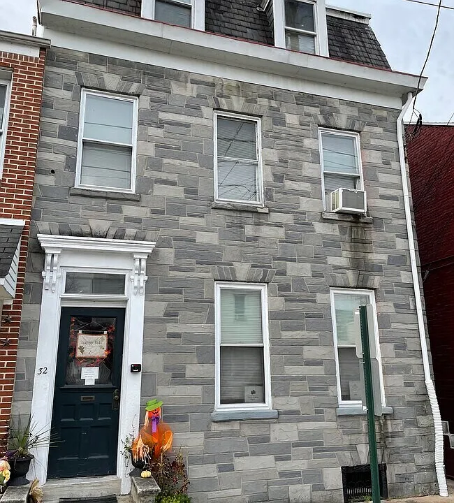 32 S 3rd St #2