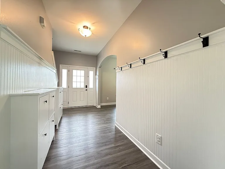 303 Breezeway Dr — Photo 26