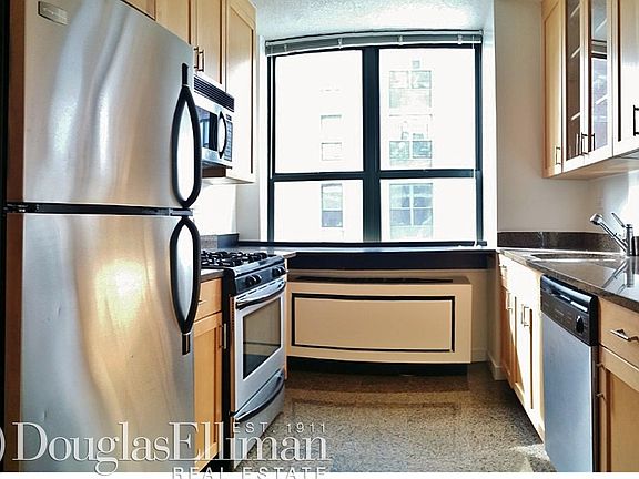3rd image of 247 W 87th St APT 21F