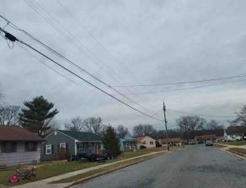 Exterior Neighborhood (street photo)