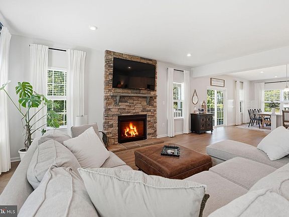 4th image of 11312 Oakville Ln