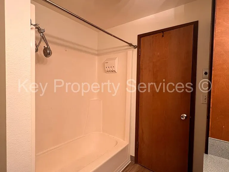 607 R St — Photo 13