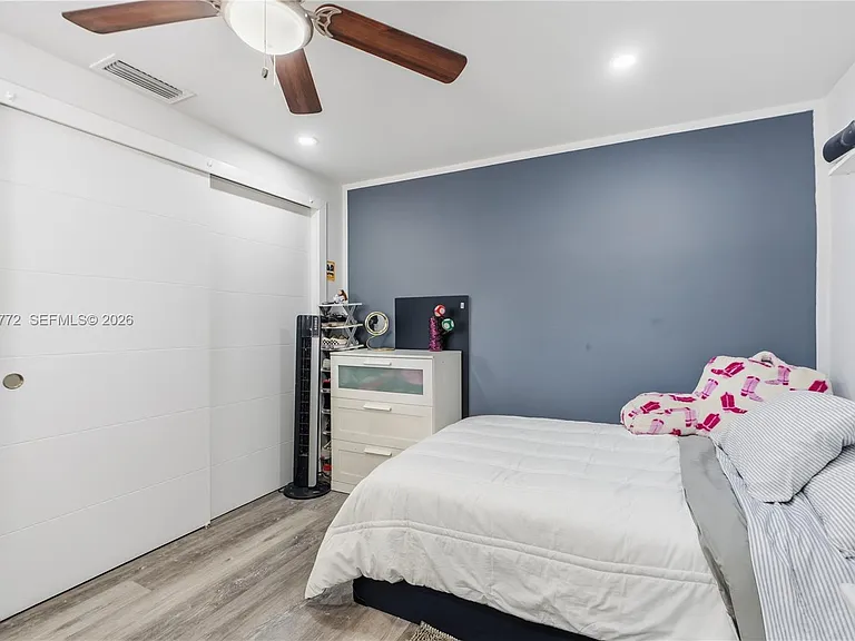 630 NE 23rd Ct — Photo 15