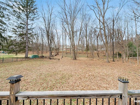 4th image of 61 W Saddle River Rd