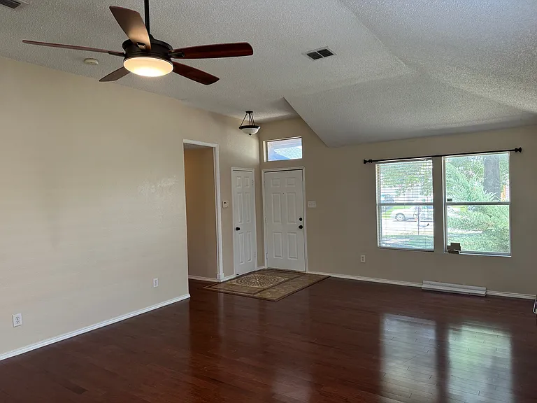 810 Wilmor Ct — Photo 8