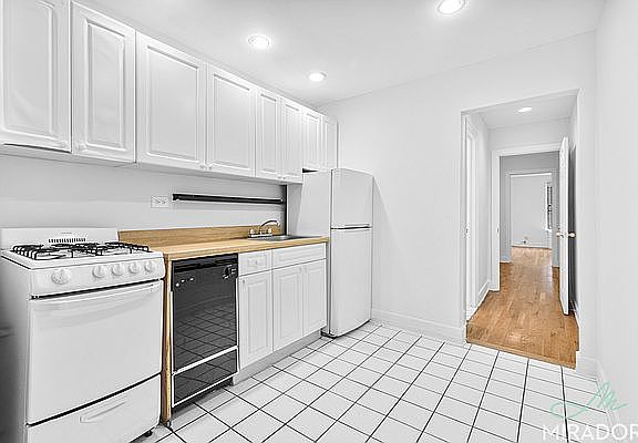 3rd image of 1574 3rd Ave APT 4S