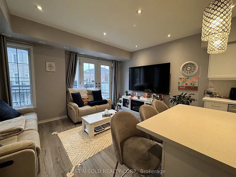 26 Bruce St #A15 — Photo 2