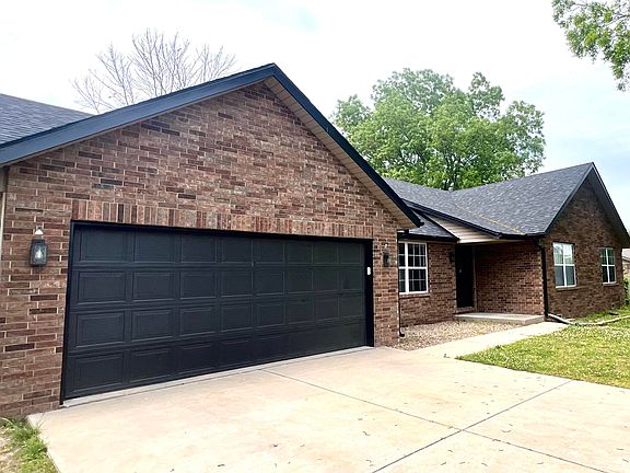 3rd image of 603 Lakeview Drive