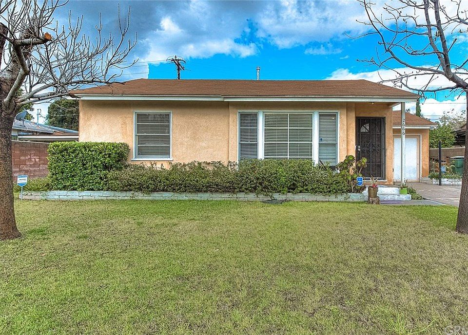 1st image of 2666 Acacia Ave