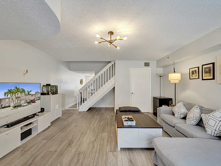 173 Riviera Cir — Photo 18