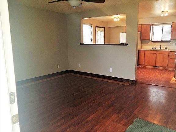 3rd image of 2402 Hillcrest Ln