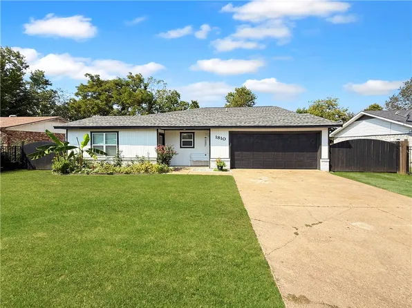1810 S East St, Rogers, AR 72756
