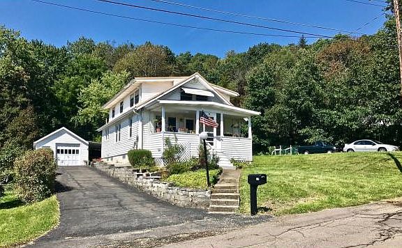 2nd image of 515 Ivy Pl