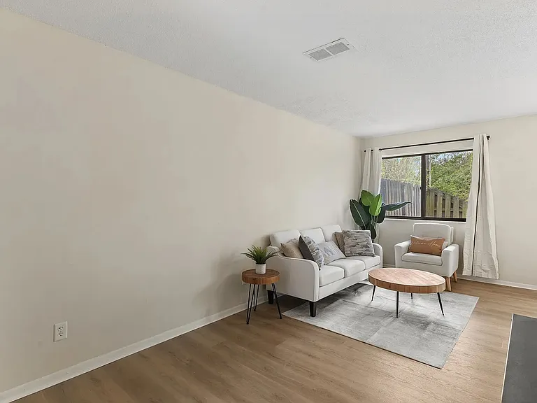 968 Greenwood Trl W — Photo 6