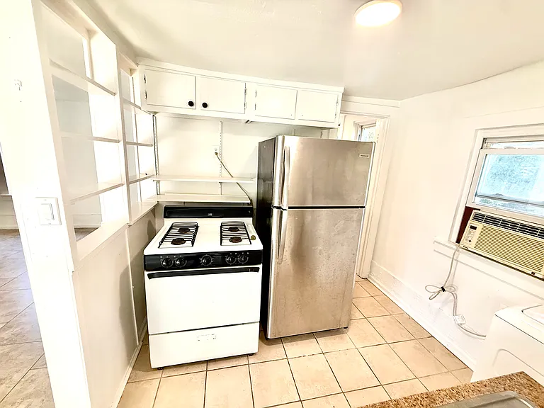 5516 F St #B — Photo 10