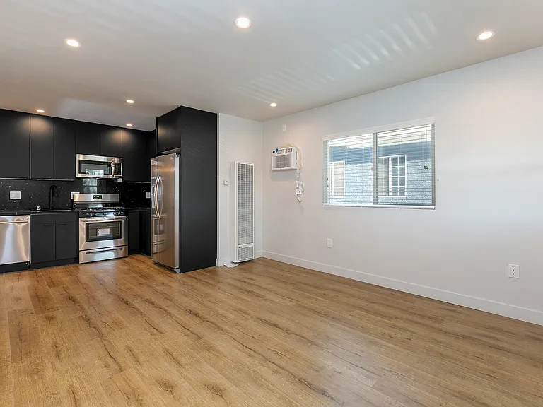 1237 Innes Ave #1/2 — Photo 3