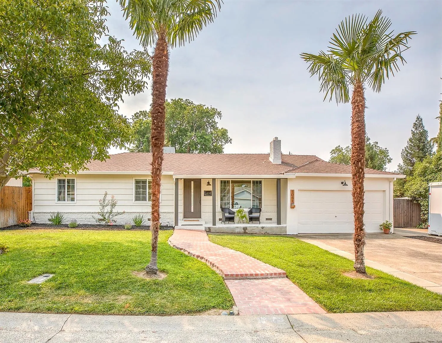 1041 La Salle Dr photo 1