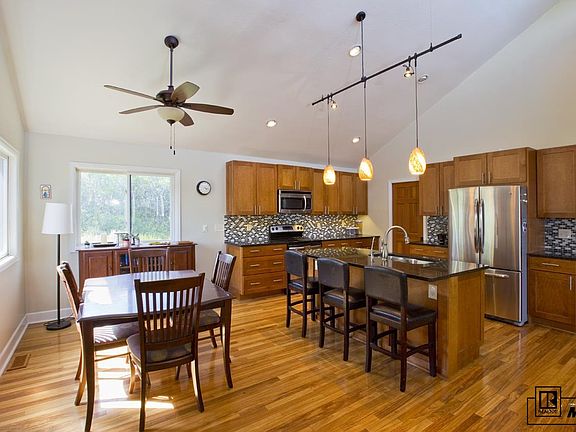 3rd image of 28587 Whitetail Ln